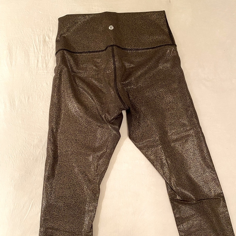 Lululemon - 23’ Wunder Unders - Size 6